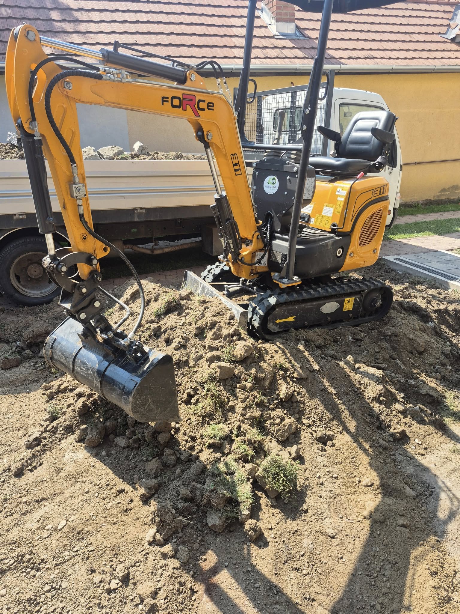 Lapvibrátor és Tömörítő gép